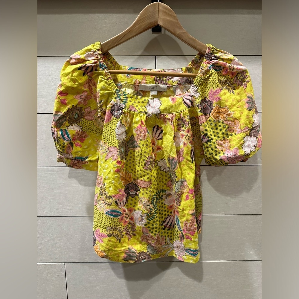 LOFT Women’s Floral Yellow Puff Sleeve Top - size XXS Petite